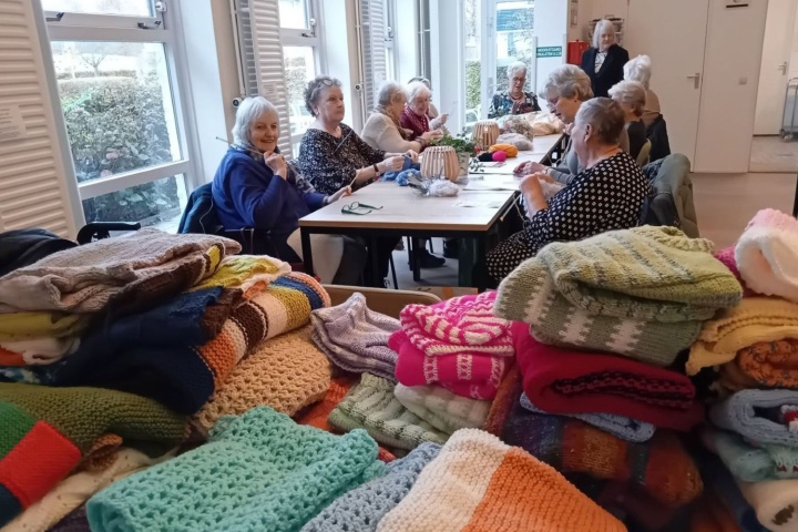 bilderdijkhof uithoorn ontmoeten activiteiten ouderen volwassenen creatief brei en babbelgroep